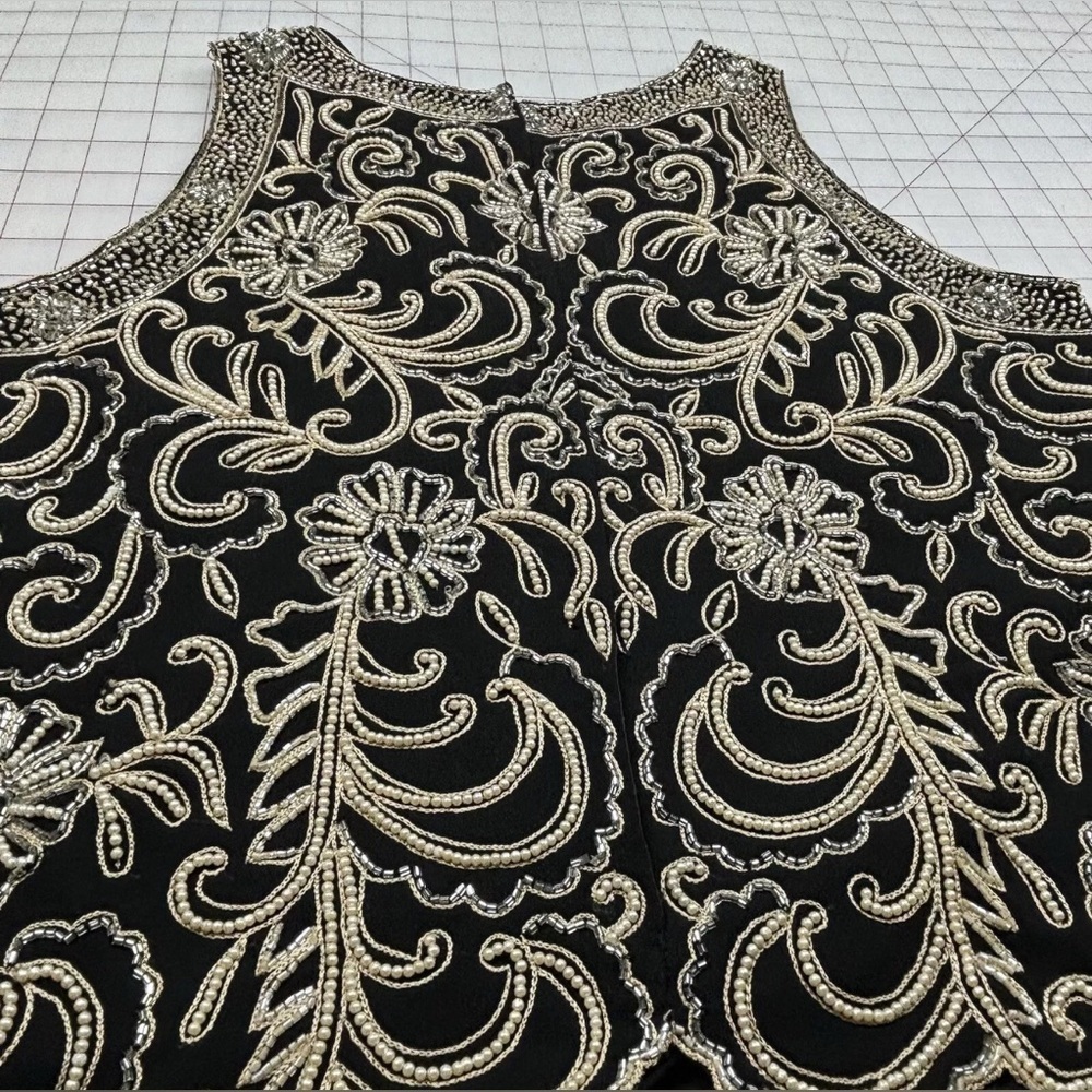 JKARA Black Gold Beaded Tank Top L Scallop Hem Cocktail Party Art Deco Glam - Picture 3 of 8